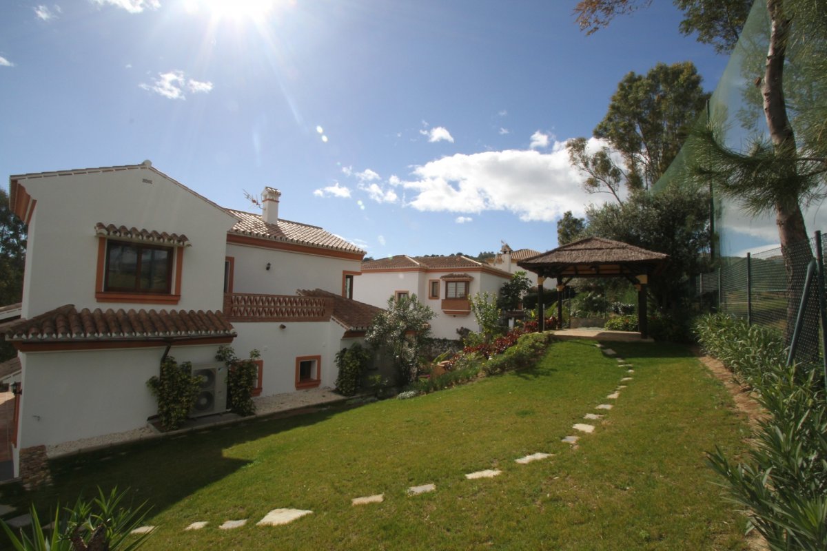 ¡¡CHALET A ESTRENAR EN LA CALA GOLF!!